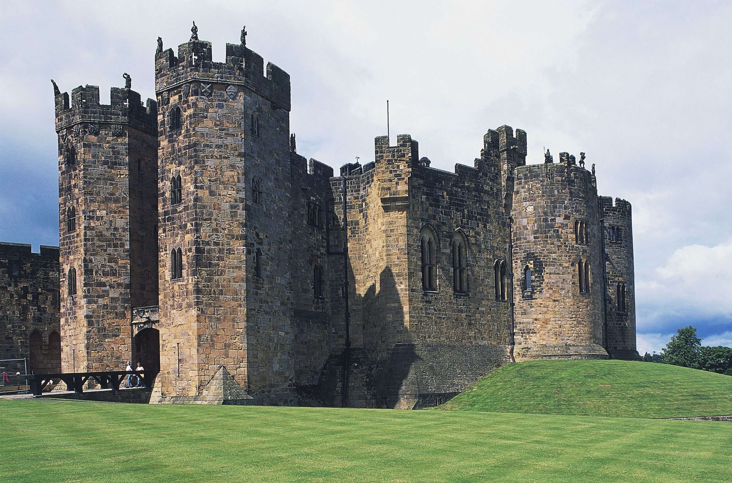 15 Harry Potter Destinations You Can Visit in Real Life ...