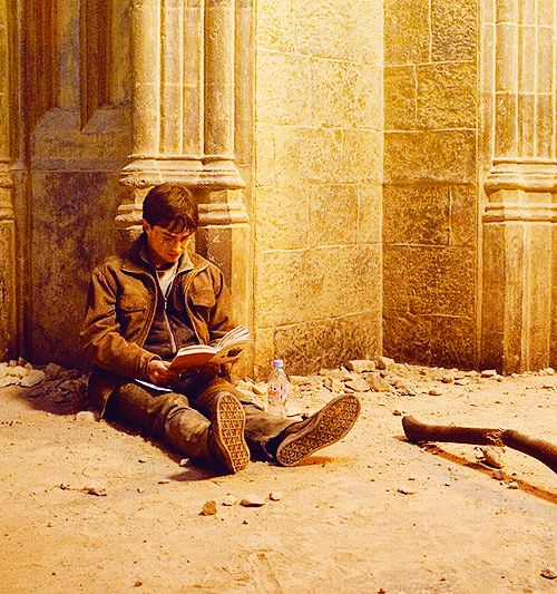 Behind the Scenes: Harry (Dan) just reading a book during the Battle of ...