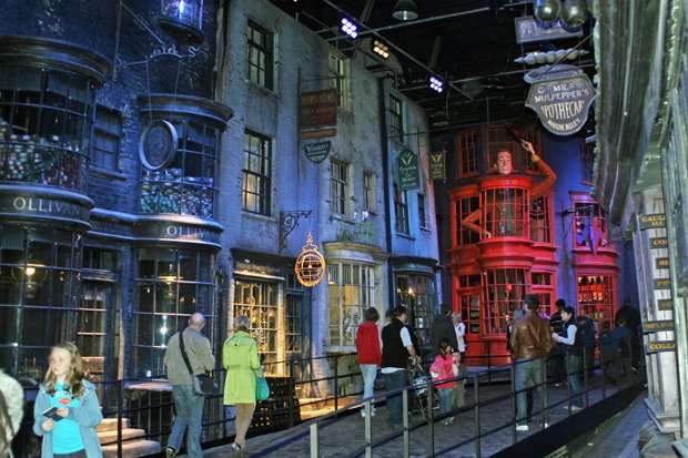 Harry Potter Sets at Warner Brothers Studios in London ...
