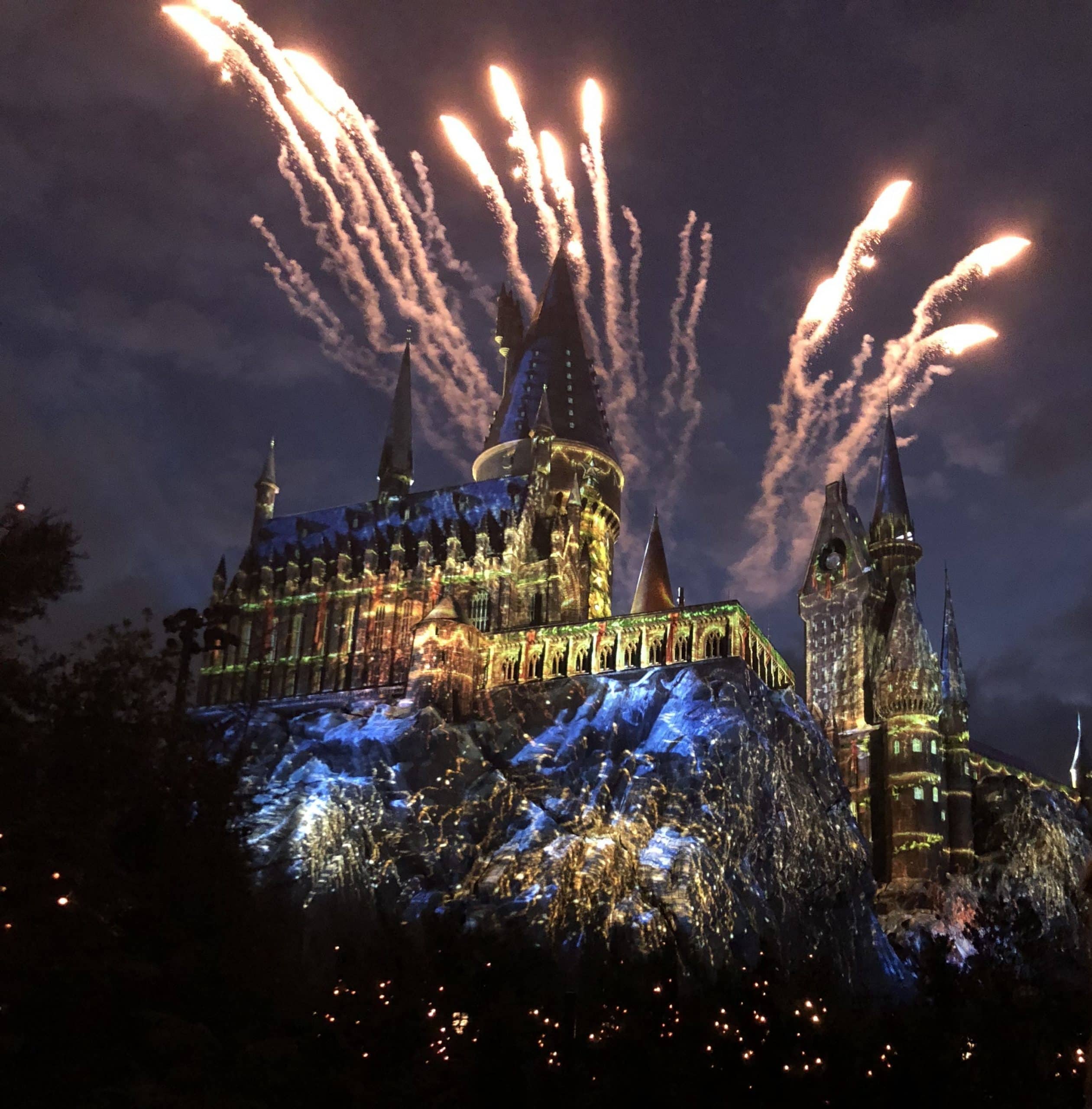 Hogwarts Castle Hogsmeade Universal Studio Light Show Fireworks Harry ...
