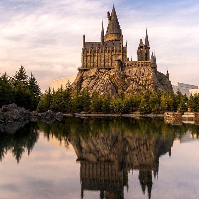 Hogwarts castle reflected on the black lake at The Wizarding World of ...