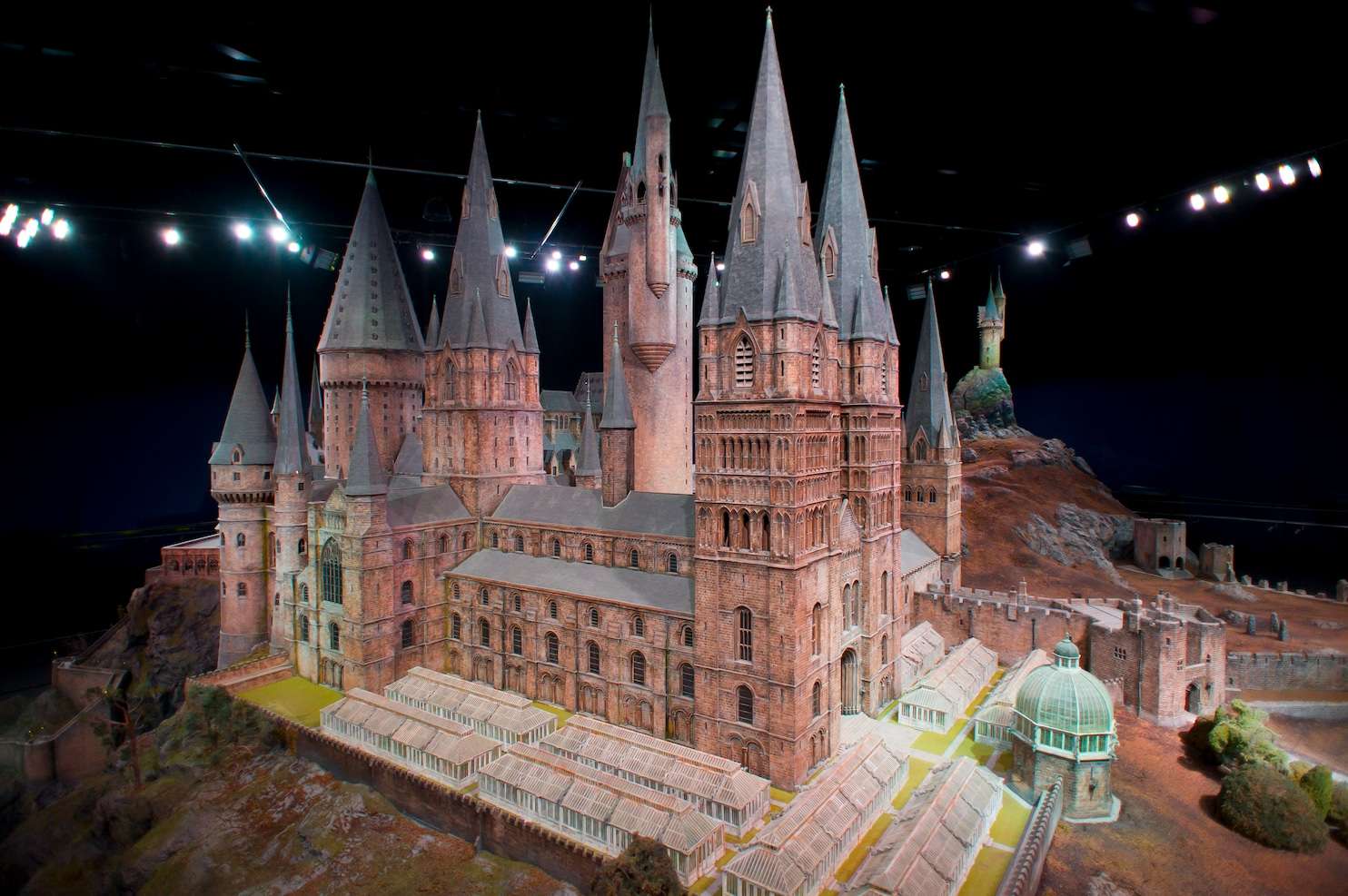 J.K. Rowling reveals how much Hogwarts school cost Harry Potter to ...